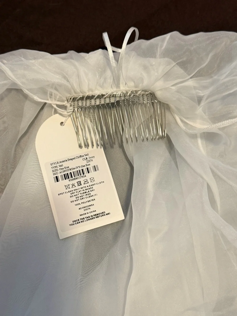 Meshki White Single-Tier Sheer Bridal Veil with Wavy Edge